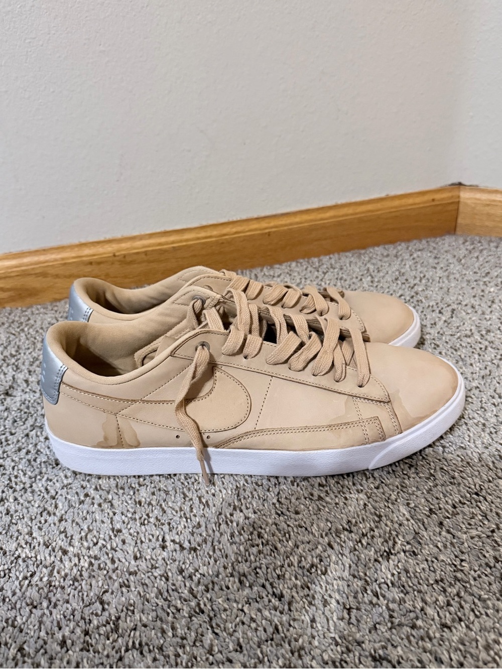 Nike Men’s 10.5/ womens 12 shoes - Picture 3 of 3